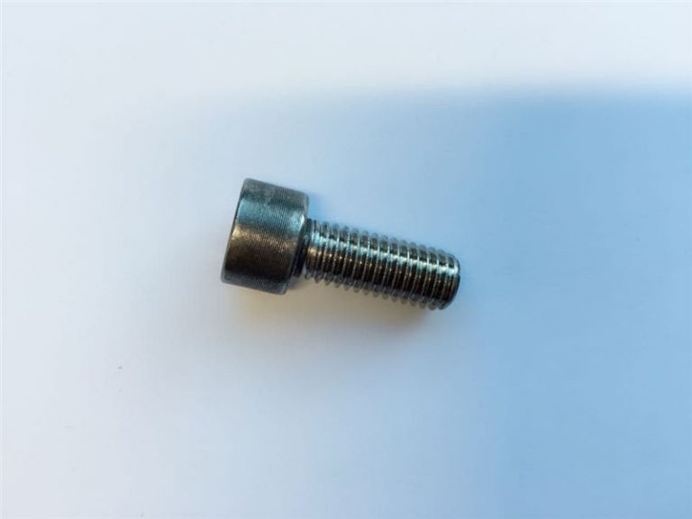 სოკეტის თავი ხრახნიანი